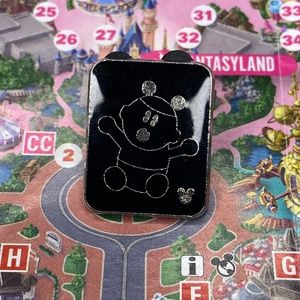 2008 Hidden Mickey family Baby Pin